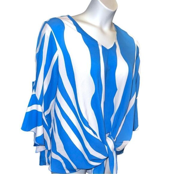 Blue and white wavy striped lightweight blouse! - Picture 5 of 9